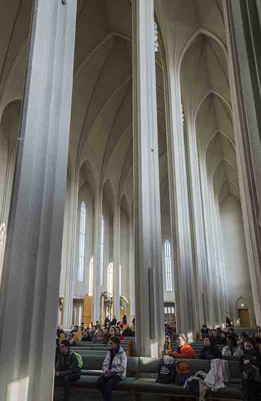 Islandia 011 - Reikjavik - iglesia de Hallgrimur.jpg